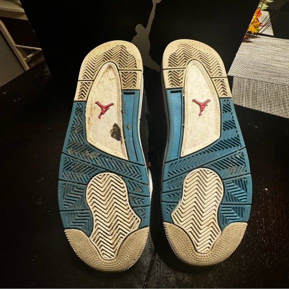 Girls Air Jordan 4 Retro - Picture 13 of 14